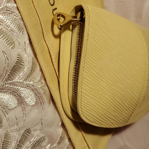 (SOLD)Authenti Louis Vuitton rare Epi vanilla long Portefeuille Z wallet/ - Picture 7 of 8